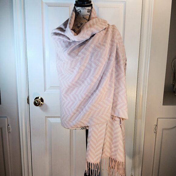 NWT Indigo Herringbone Wrap Shawl Scarf Soft Knit Pink Cream Women's OS - Picture 1 of 15
